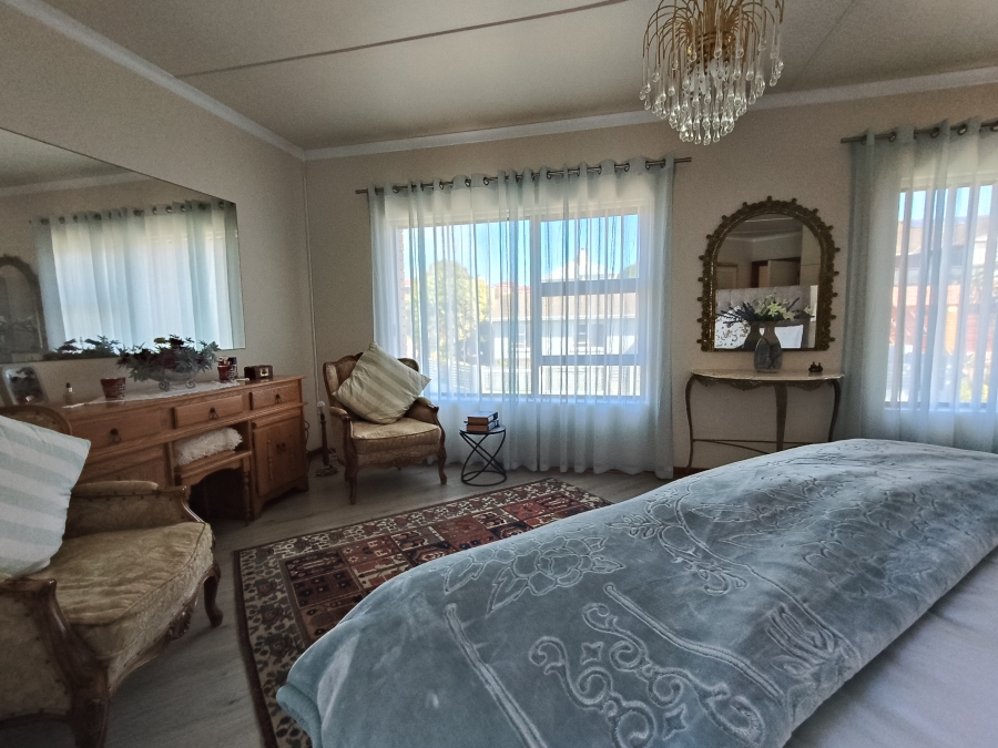 4 Bedroom Property for Sale in Wavecrest Eastern Cape